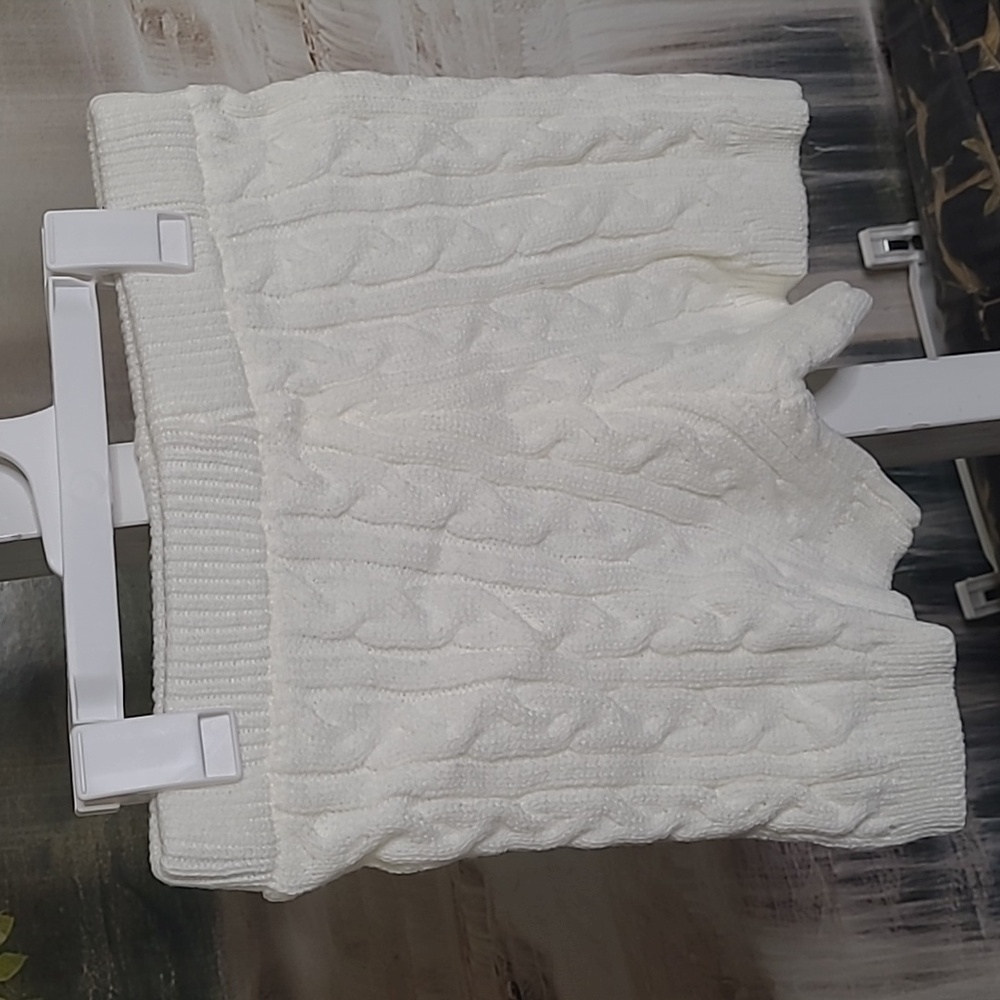 New! Womens Medium Cream Cable Knit Cropped Sweater and Shorts Set - Picture 3 of 6